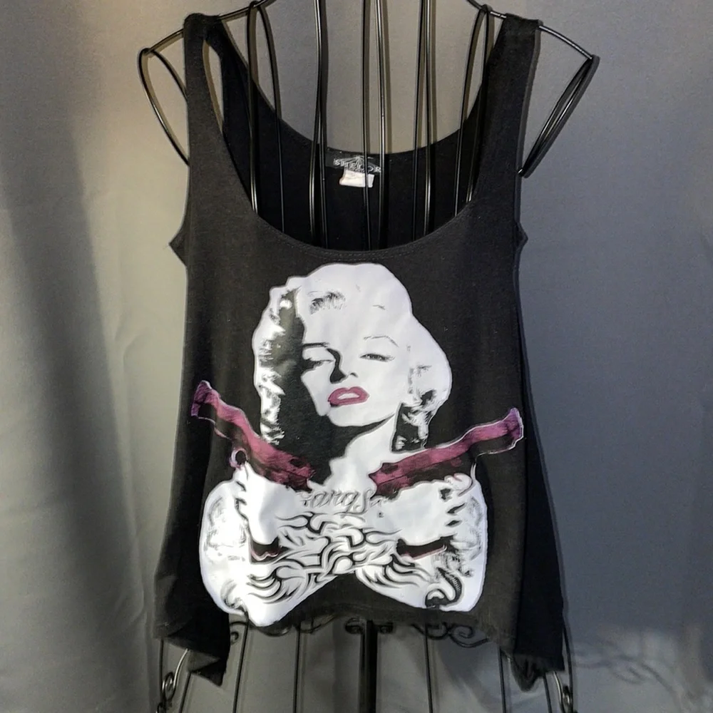 Marilyn Monroe woman’s spaghetti strap tank top. size medium - Picture 1 of 3